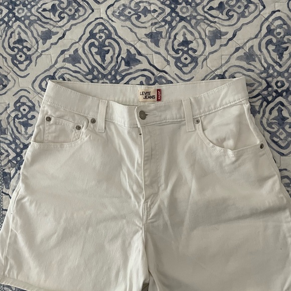 White Levi’s jean shorts, size 14. - Picture 5 of 5